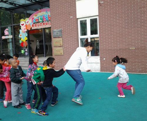 小班户外游戏视频